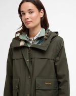 Barbour Baythorpe Lightweight Waterproof Jacket - Image 4